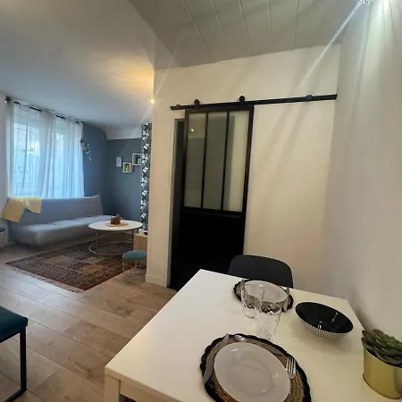 Paisible Dans Jolie Cour Interieure