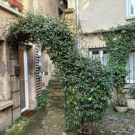 Апартаменти Paisible Dans Jolie Cour Interieure *