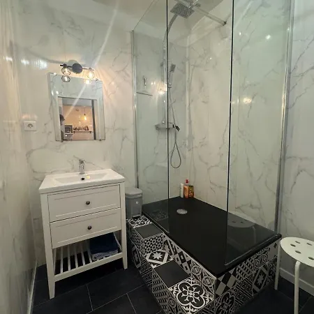 Апартаменти Paisible Dans Jolie Cour Interieure