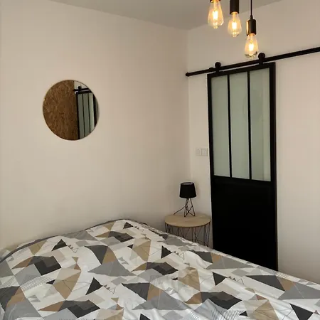 Апартаменти Paisible Dans Jolie Cour Interieure Кан