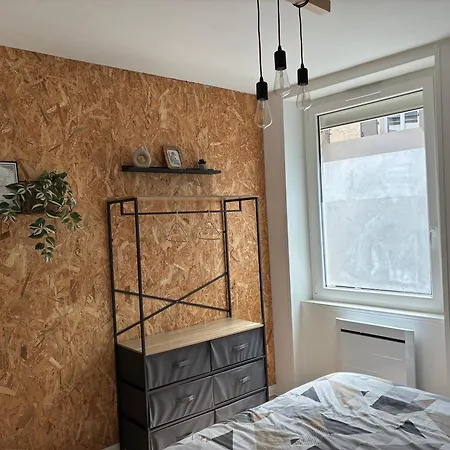Апартаменти Paisible Dans Jolie Cour Interieure
